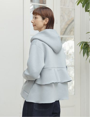 バックティアードジップパーカ